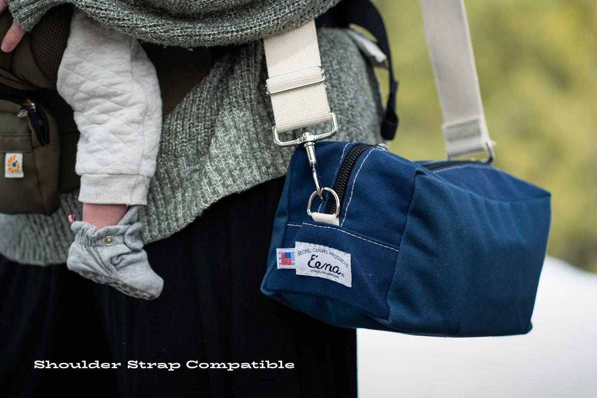 baby leg with blue bag and mom