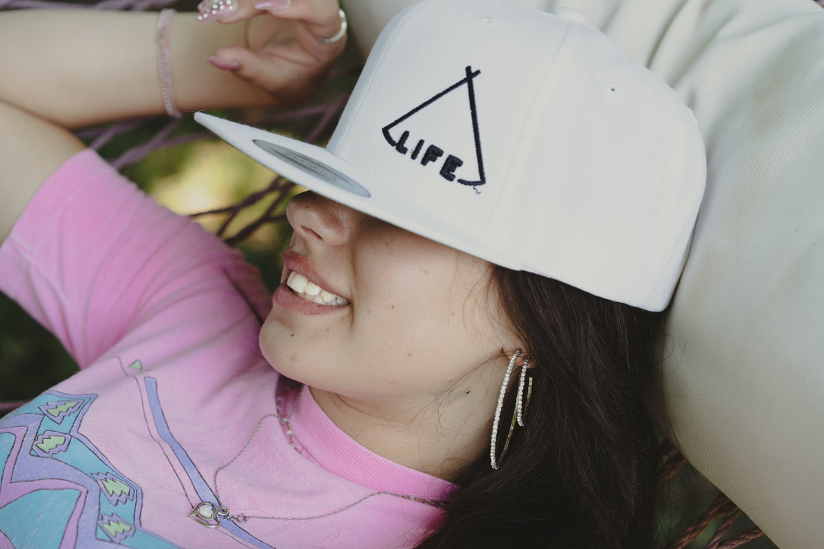 white hat on your gilr