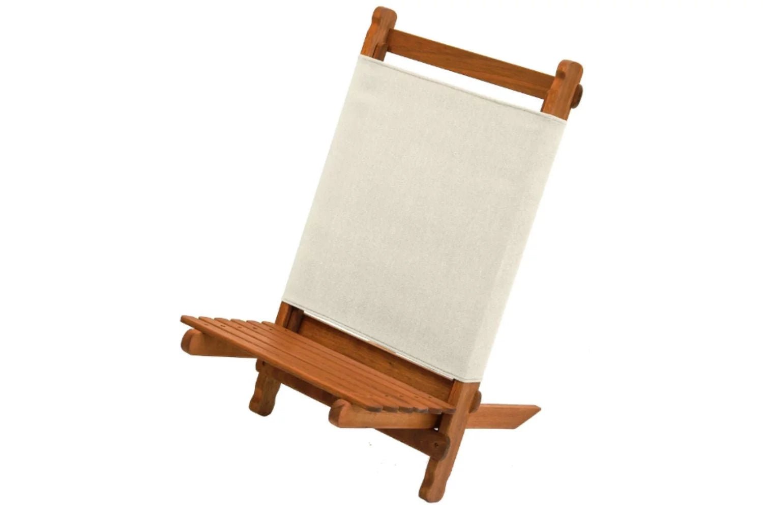 Foldable outdoor director's chair with wooden frame and cream fabric backrest.